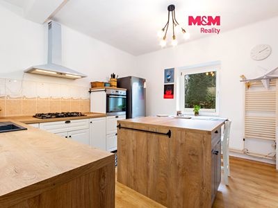 Prodej rodinného domu 309 m², pozemek 875 m²