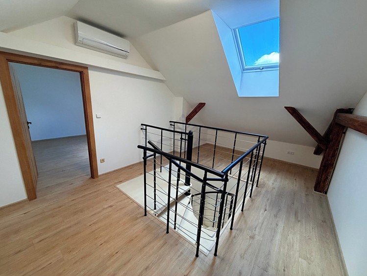 Pronájem bytu 4+kk, 111 m² (34 z 79)