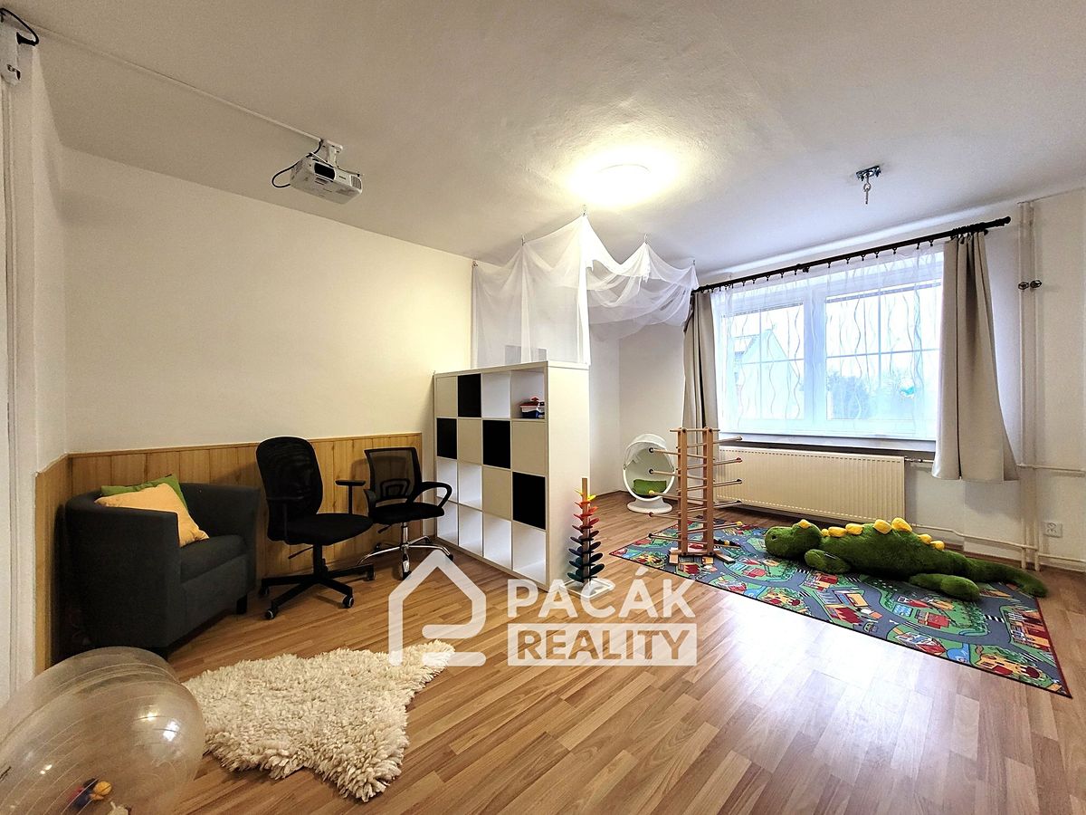 Pronájem rodinného domu 250 m², pozemek 424 m² – fotografie 2