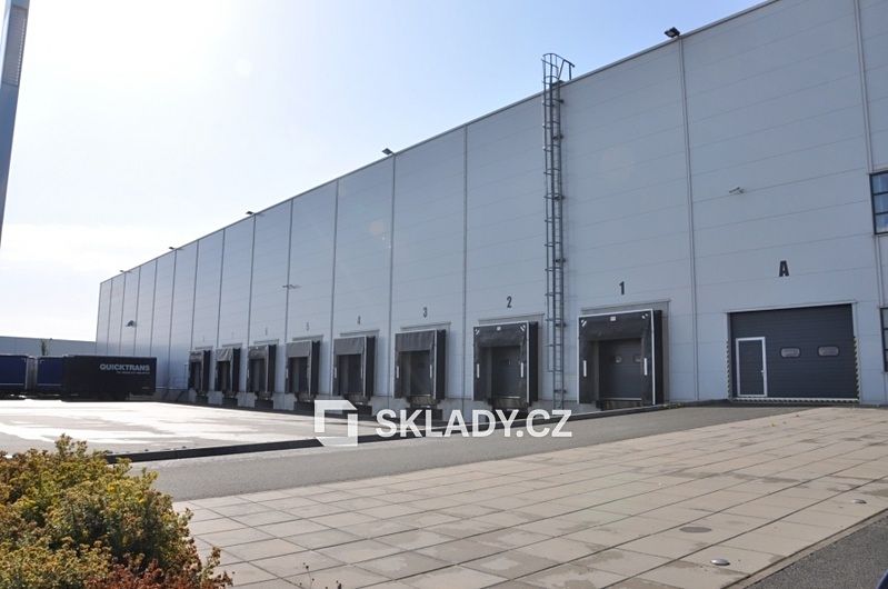 Pronájem skladového prostoru 10000 m²