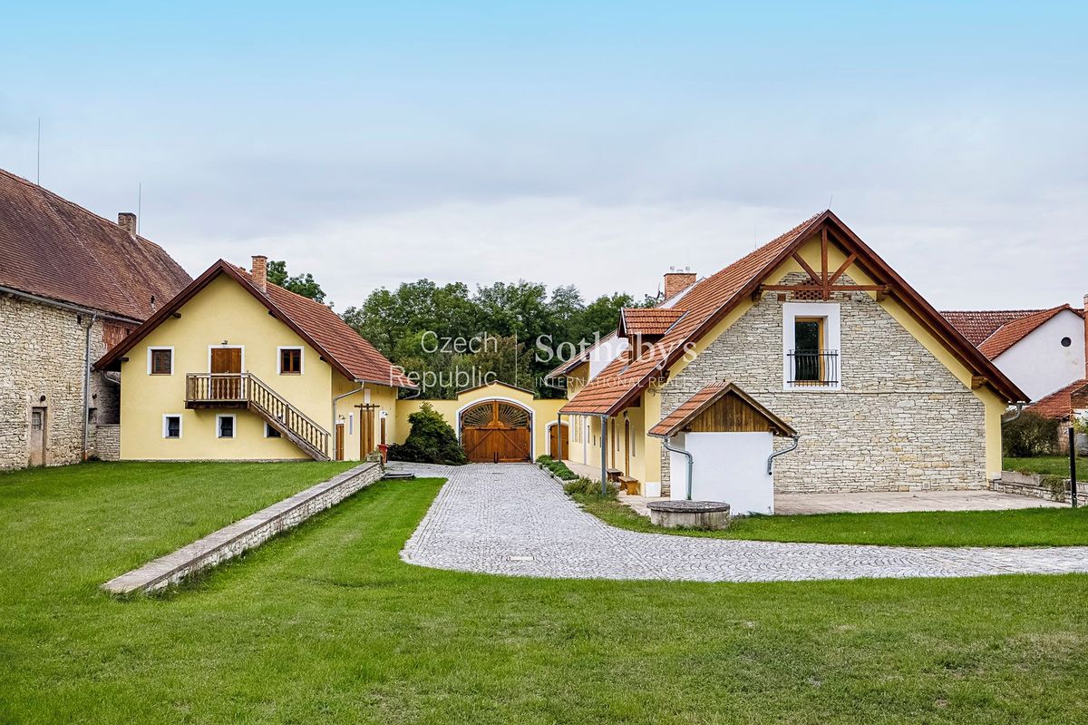 Prodej zemědělské usedlosti 350 m², pozemek 7500 m², Lozice – fotka 1 z 3