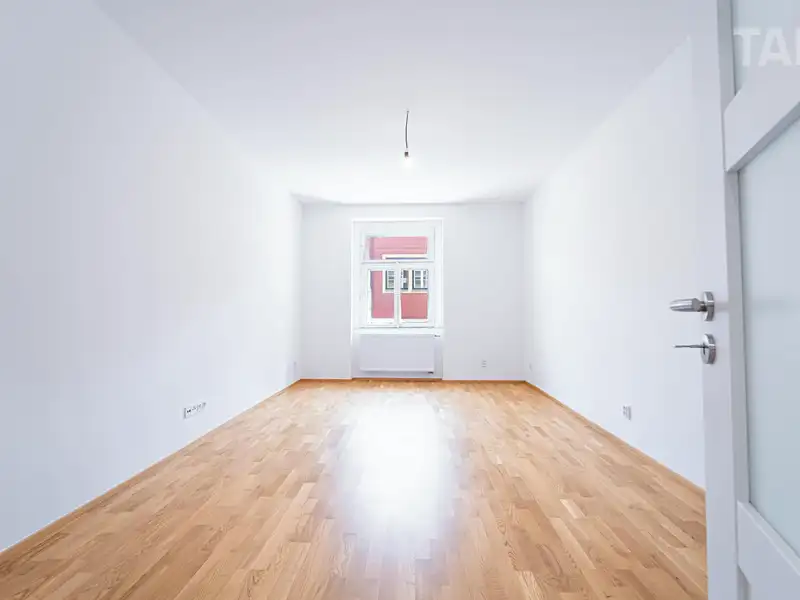 Prodej bytu 1+1 45 m², Praha – náhled fotky 1