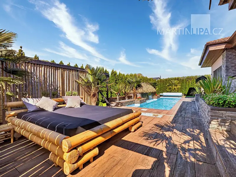 Prodej rodinného domu 258 m², pozemek 810 m², Veleň – náhled fotky 2