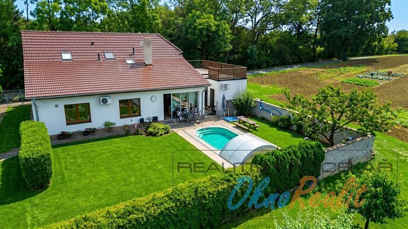 Prodej rodinného domu 258 m², pozemek 650 m²