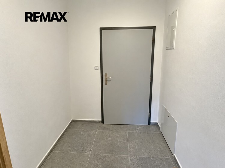 Pronájem bytu 2+kk, 68 m² (5 z 8)