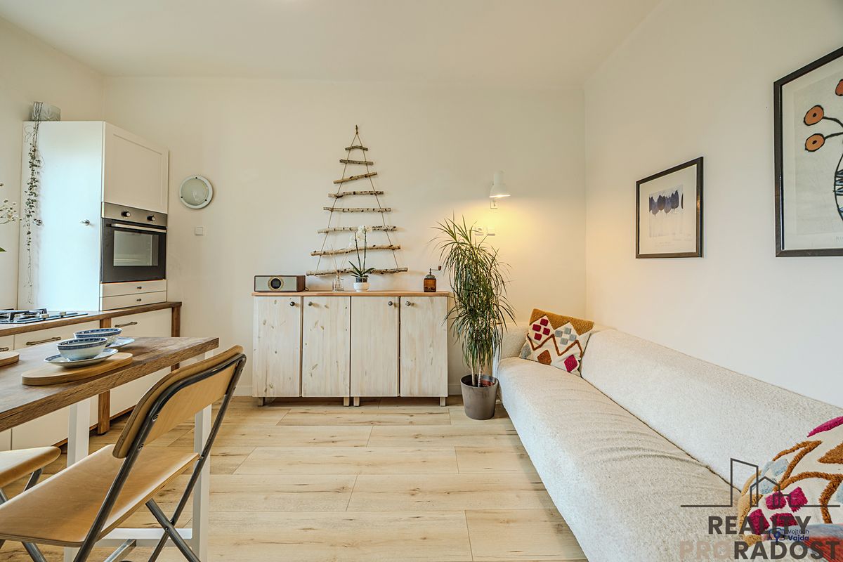 Pronájem bytu 3+kk 79 m² – fotografie 3