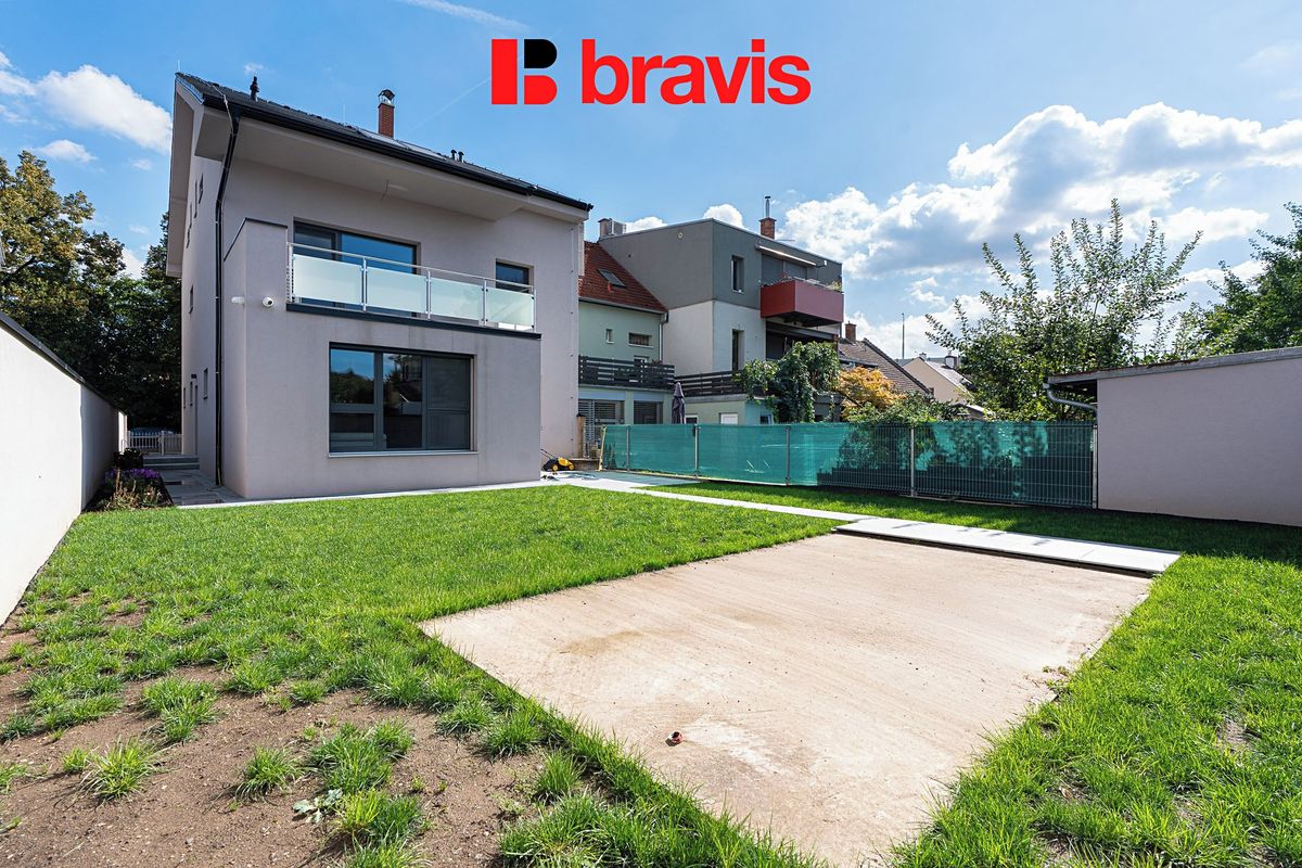 Pronájem rodinného domu 230 m², pozemek 414 m² – fotografie 2