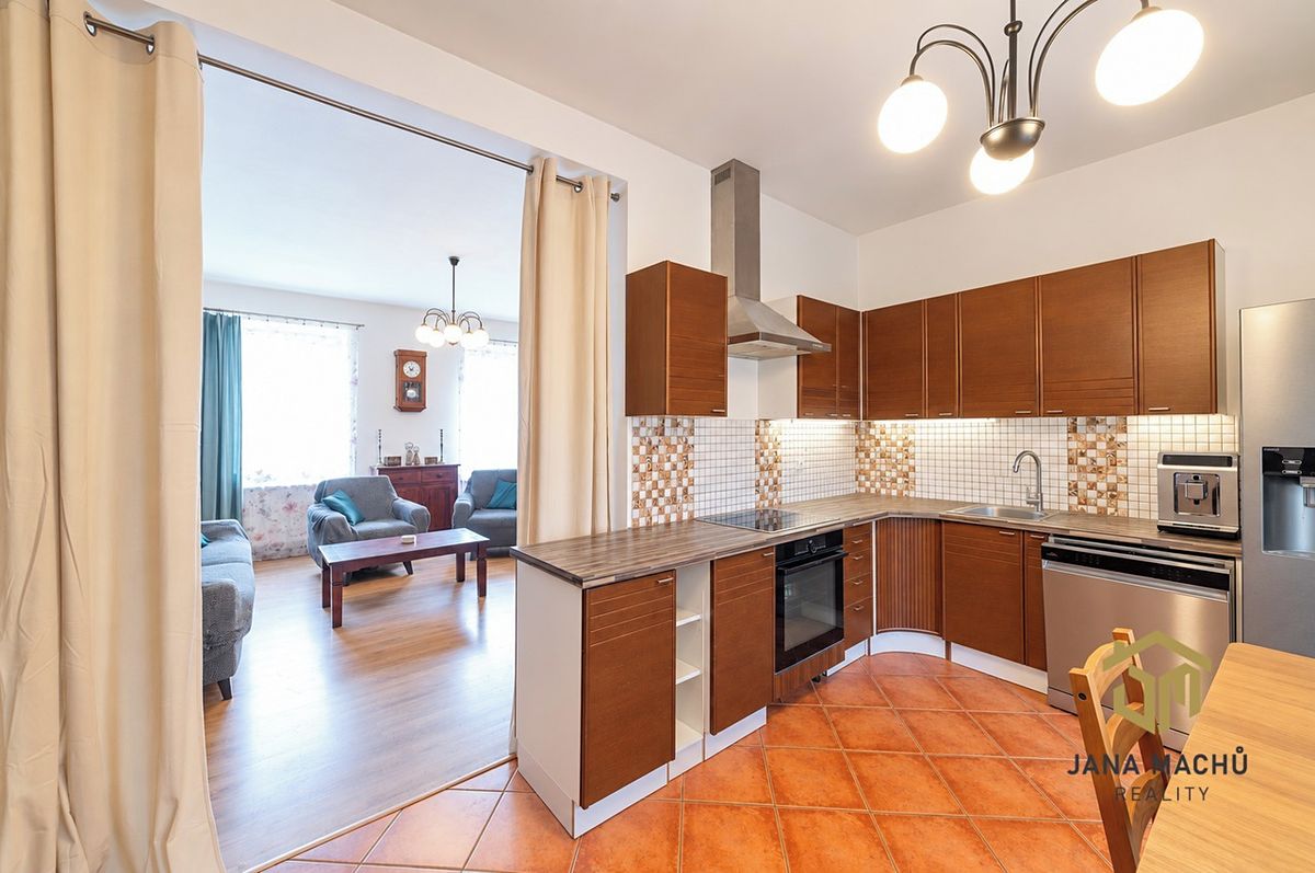 Prodej rodinného domu 140 m², pozemek 1387 m² – fotografie 4