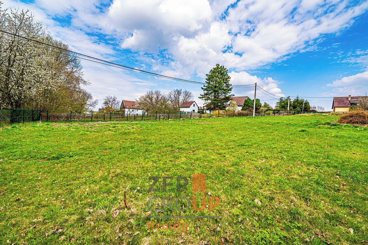 Prodej stavebního pozemku 2296 m² – fotografie 2