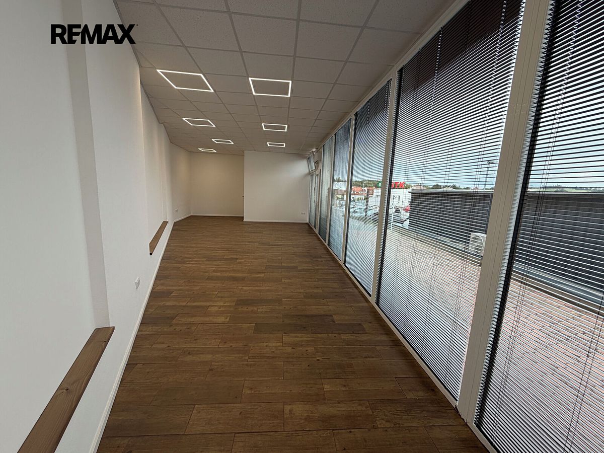 Pronájem obchodního prostoru 52 m² – fotografie 3