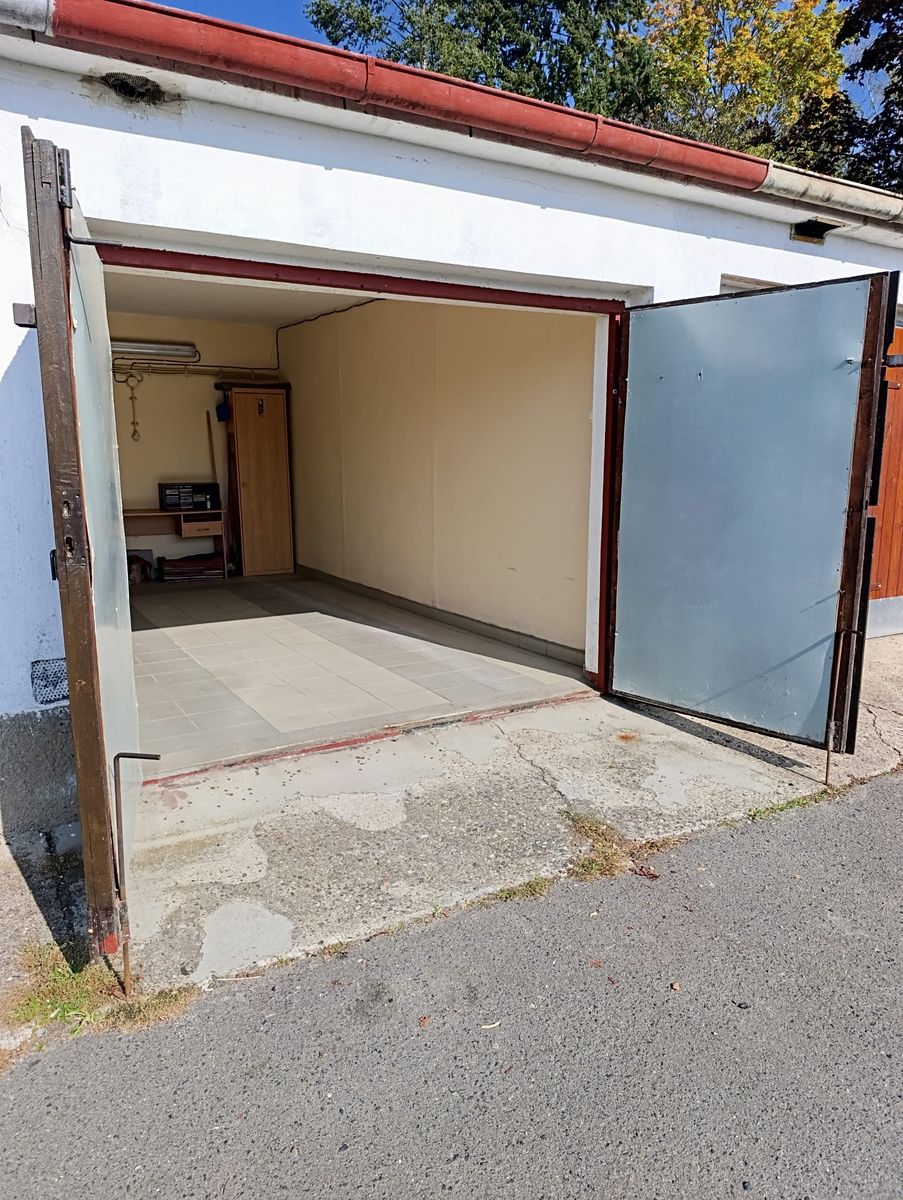 Prodej garáže 28 m² – fotografie 3