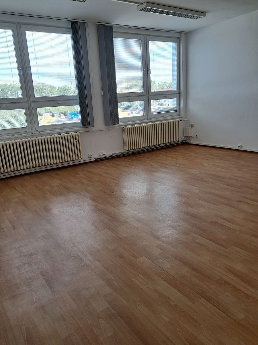 Pronájem kanceláře 192 m² – fotografie 4