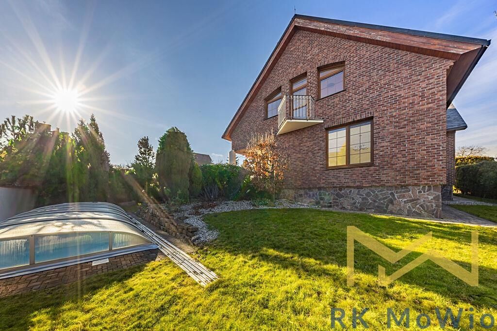 Pronájem rodinného domu 390 m², pozemek 903 m² – fotografie 4