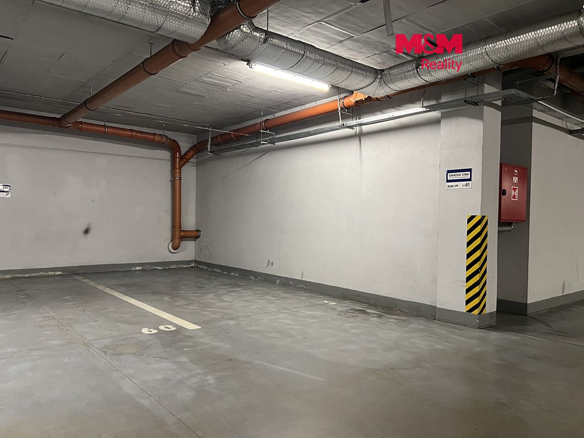 Pronájem garážového stání 18 m²