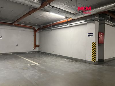 Pronájem garážového stání 18 m²