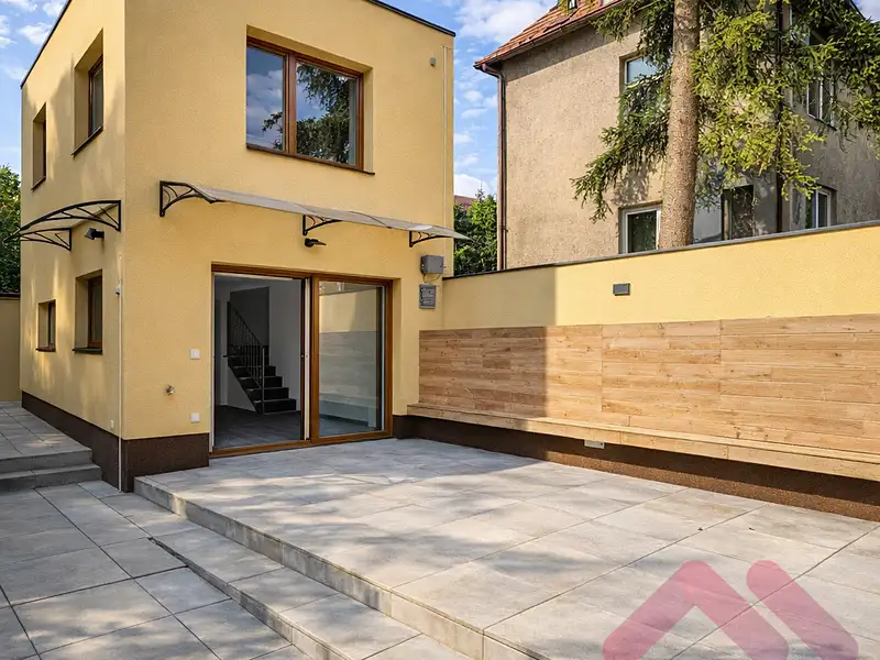 Pronájem rodinného domu 47 m², pozemek 15 m², Praha – náhled fotky 1