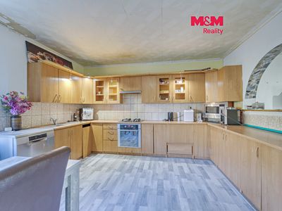 Prodej rodinného domu 340 m², pozemek 1188 m²