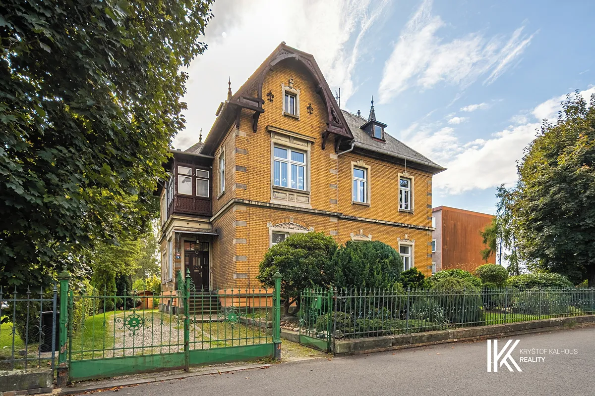Prodej rodinného domu 260 m², pozemek 1552 m²