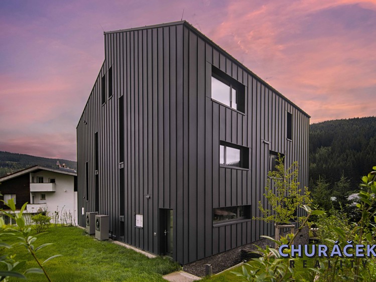 Prodej komerčního prostoru, 303 m² (1 z 79)