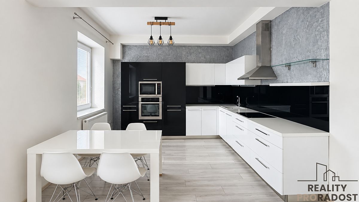 Pronájem bytu 2+kk 55 m² – fotografie 2