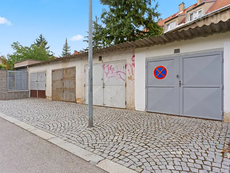 Prodej garáže 27 m², Praha – náhled fotky 2