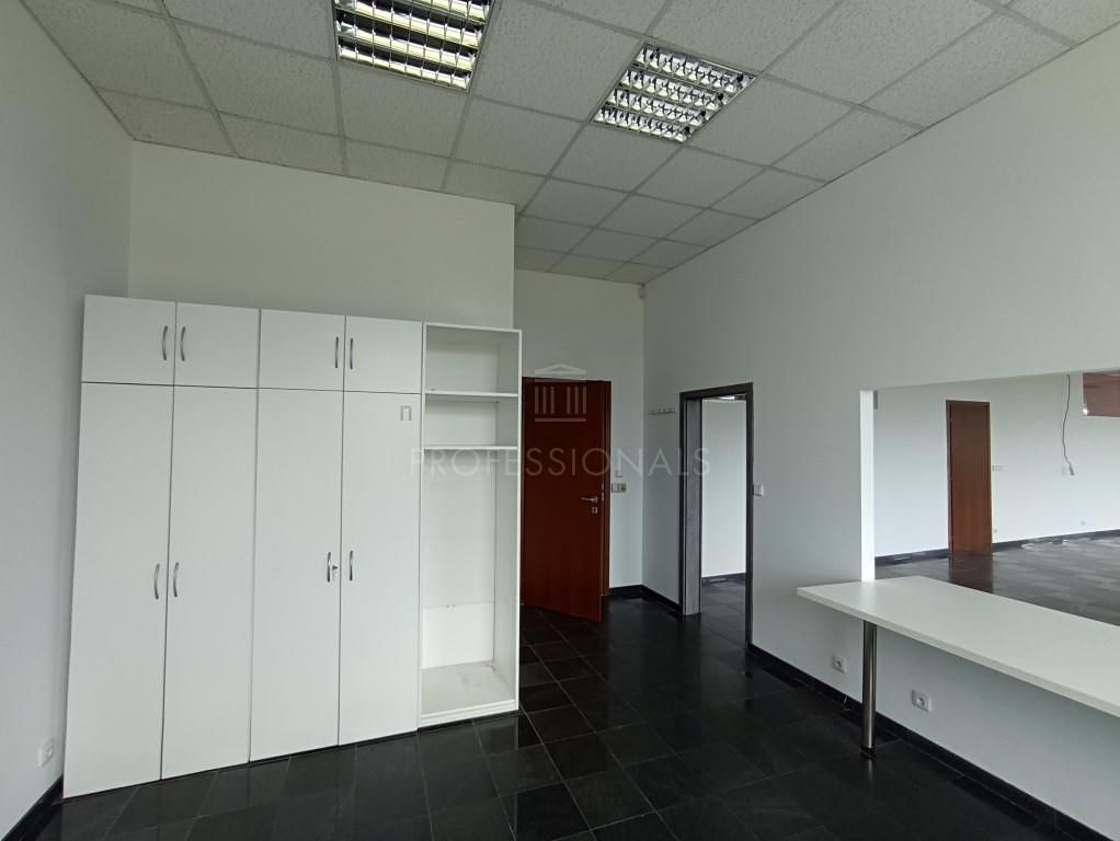 Pronájem obchodního prostoru 135 m² – fotografie 4