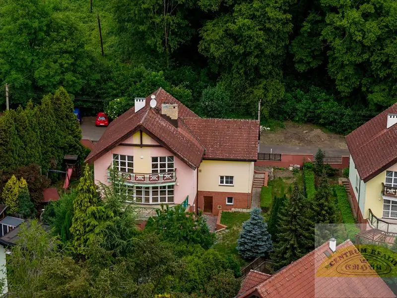 Prodej rodinného domu 330 m², pozemek 846 m², Dubí – náhled fotky 1