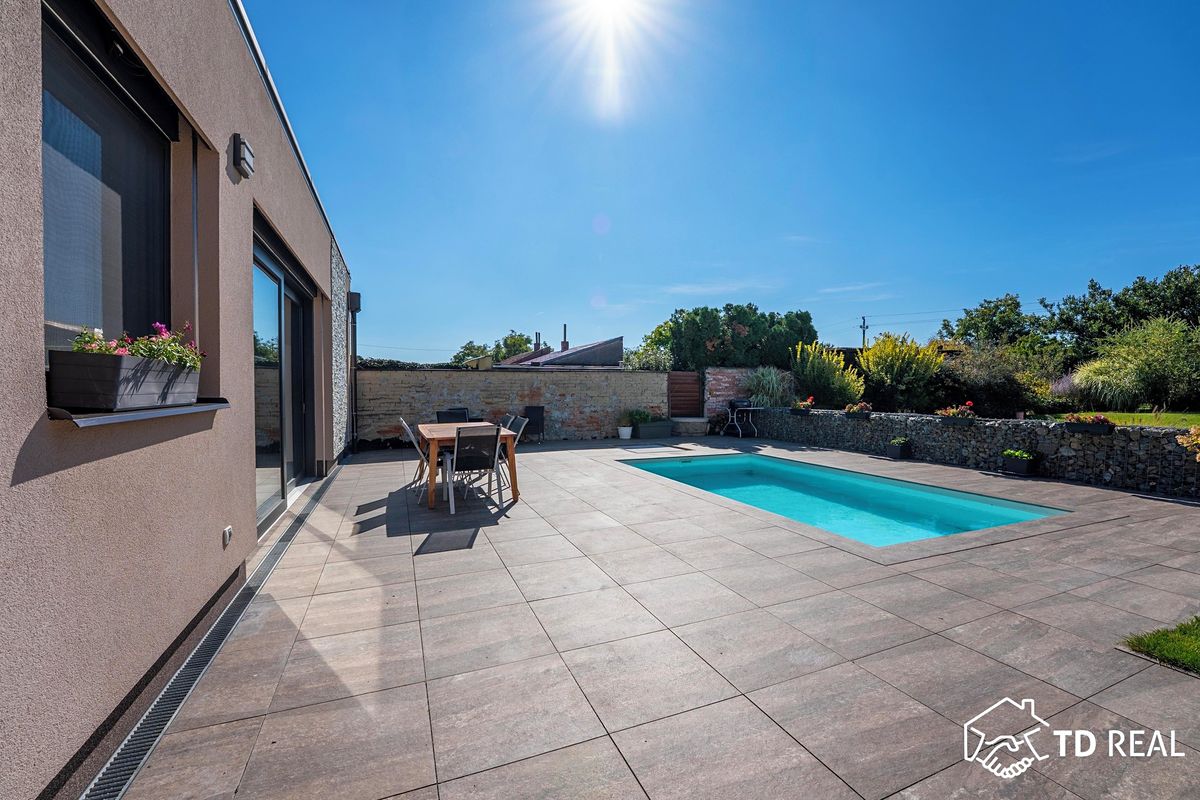 Prodej rodinného domu 207 m², pozemek 1077 m² – fotografie 4