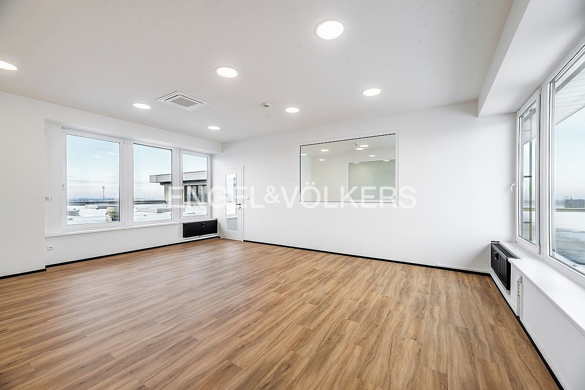 Pronájem obchodního prostoru 147 m² – fotografie 2