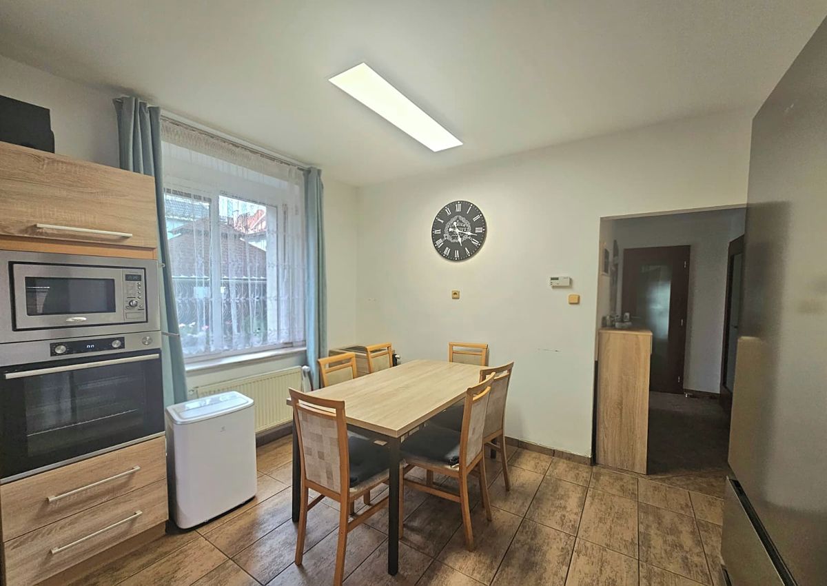 Prodej vícegeneračního domu 210 m², pozemek 261 m² – fotografie 4