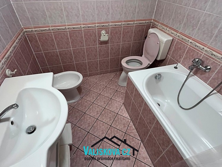 Pronájem bytu 1+kk, 29 m² (9 z 15)