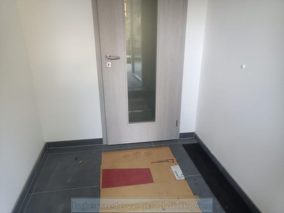 Pronájem rodinného domu 150 m², pozemek 200 m² – fotografie 4