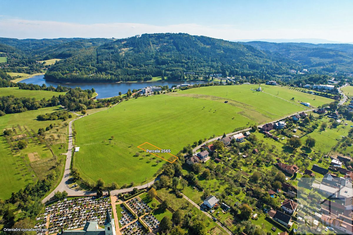 Prodej stavebního pozemku 1092 m²