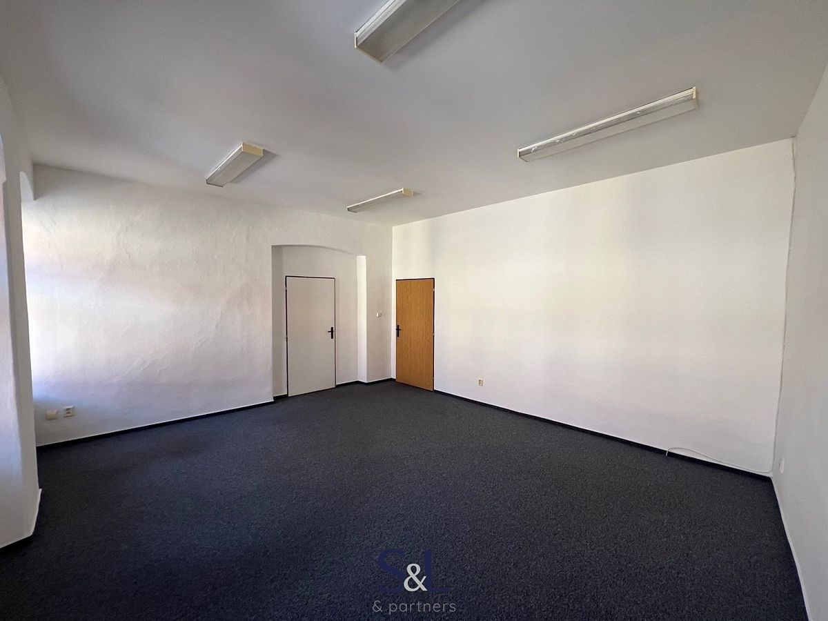 Pronájem kanceláře 49 m² – fotografie 3