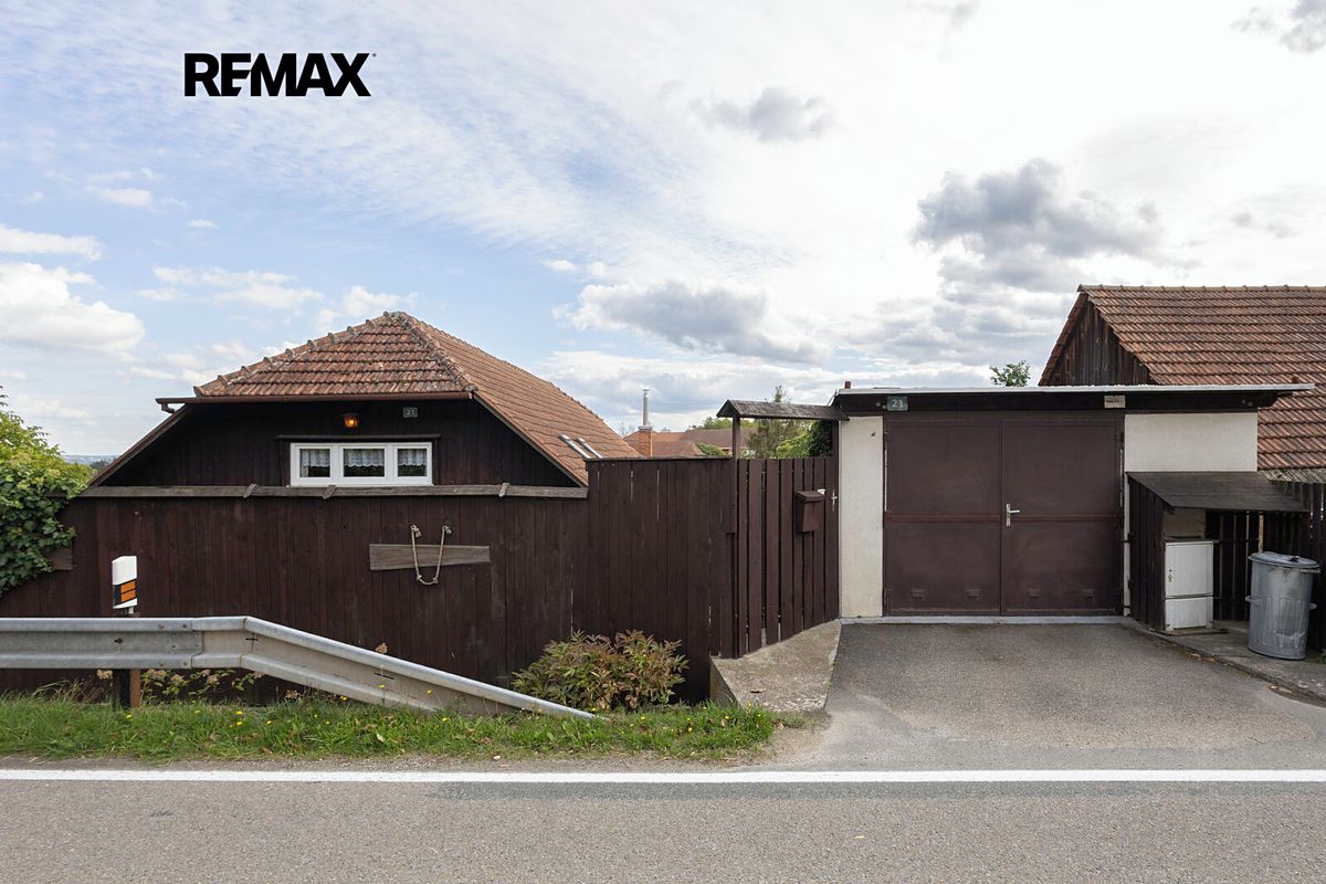 Prodej rodinného domu 200 m², pozemek 720 m² – fotografie 2