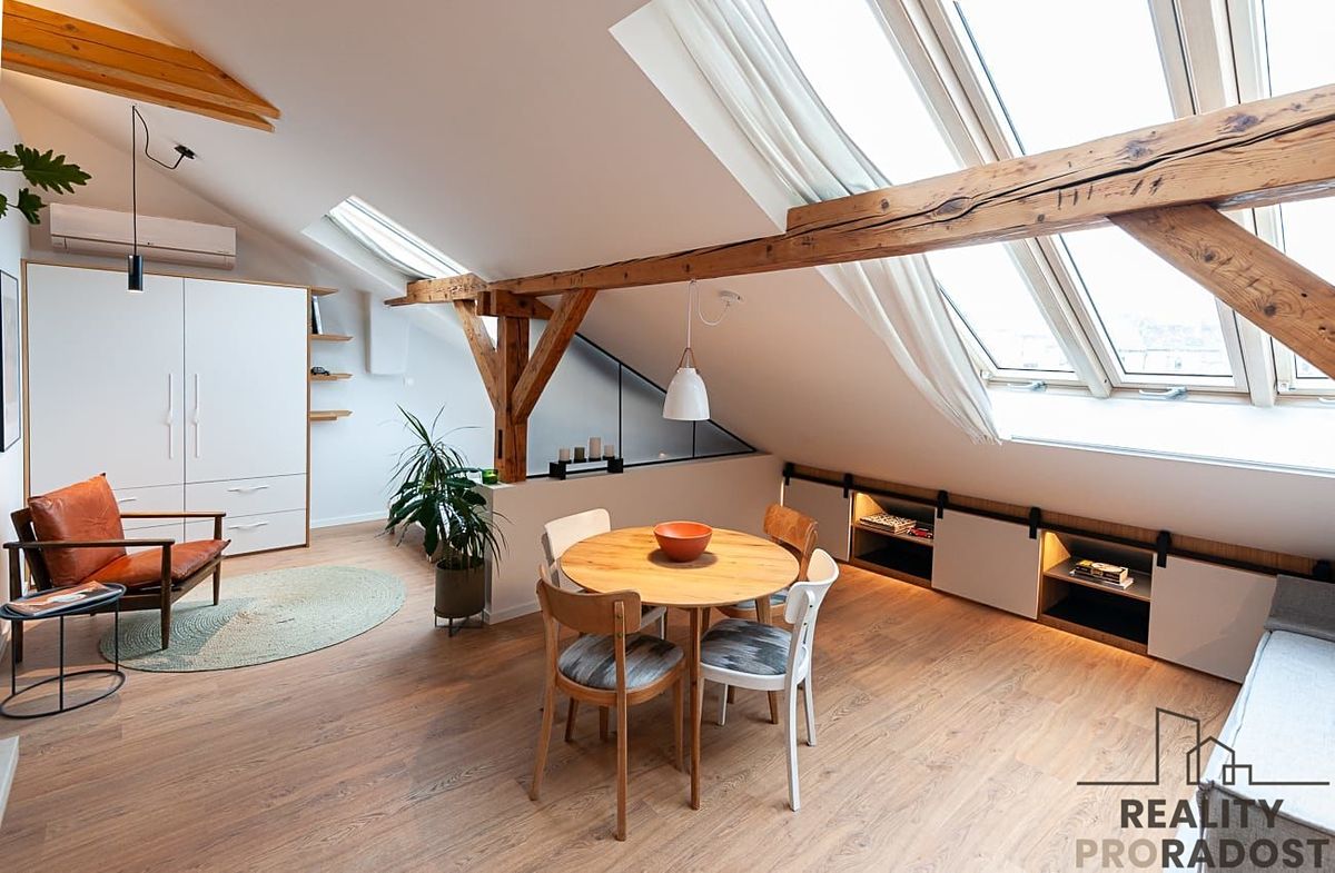 Pronájem bytu 1+kk 52 m² – fotografie 2