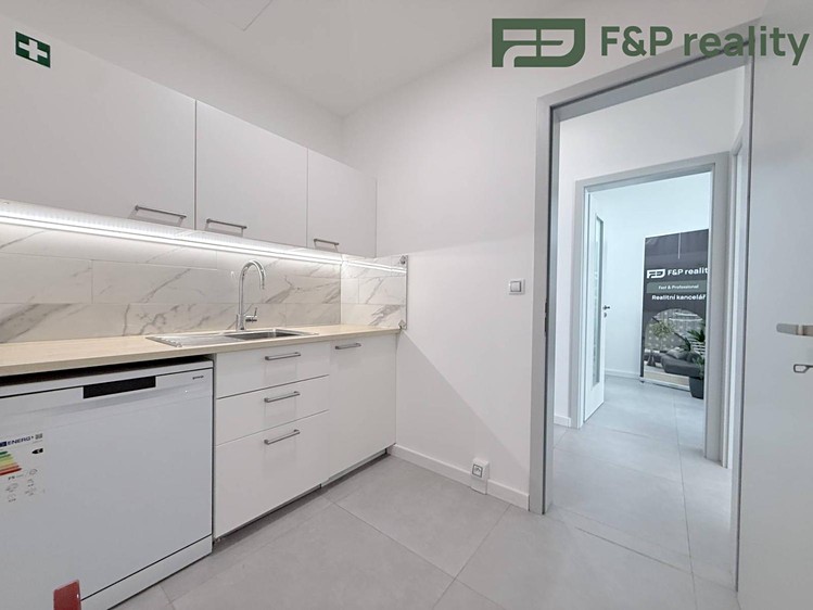 Комерційне приміщення в оренду, 122 м² (10 з 17)