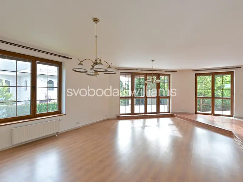 Pronájem rodinného domu 384 m², pozemek 903 m², Praha – náhled fotky 2