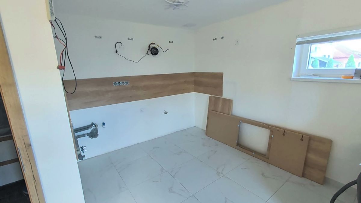 Prodej obchodního prostoru 92 m² – fotografie 2
