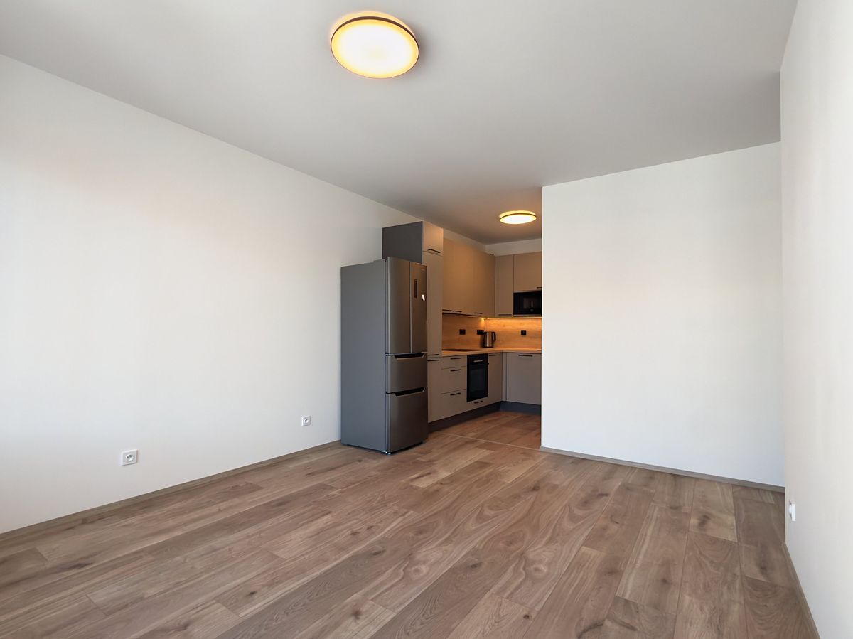 Pronájem bytu 2+kk 41 m² – fotografie 3