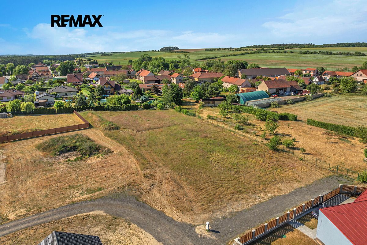 Prodej stavebního pozemku 826 m² – fotografie 2