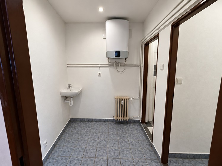 Pronájem komerčního prostoru, 32 m² (3 z 9)