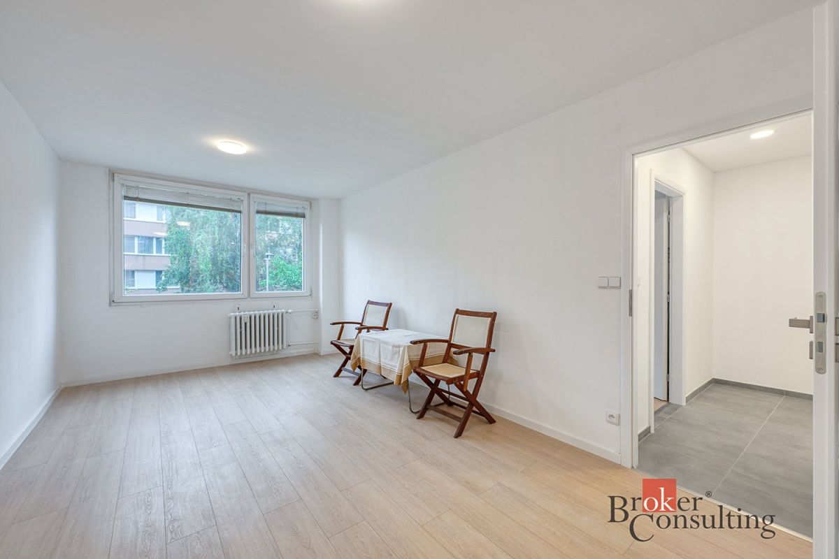 Pronájem bytu 2+kk 44 m² – fotografie 3