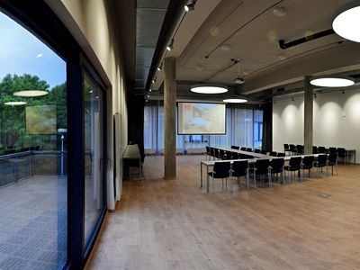 Pronájem obchodního prostoru 165 m²