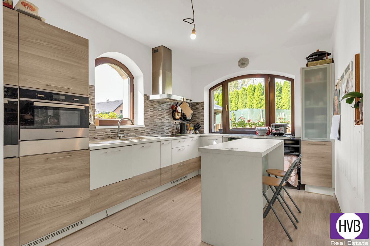Prodej rodinného domu 363 m², pozemek 927 m², Sibřina – fotka 1 z 3