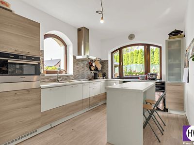 Prodej rodinného domu 363 m², pozemek 927 m²