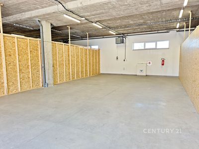 Pronájem skladového prostoru 102 m²