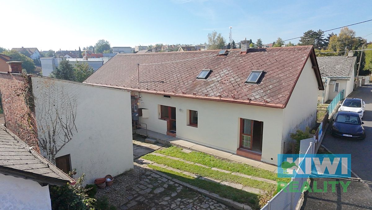 Prodej rodinného domu 235 m², pozemek 1000 m² – fotografie 2