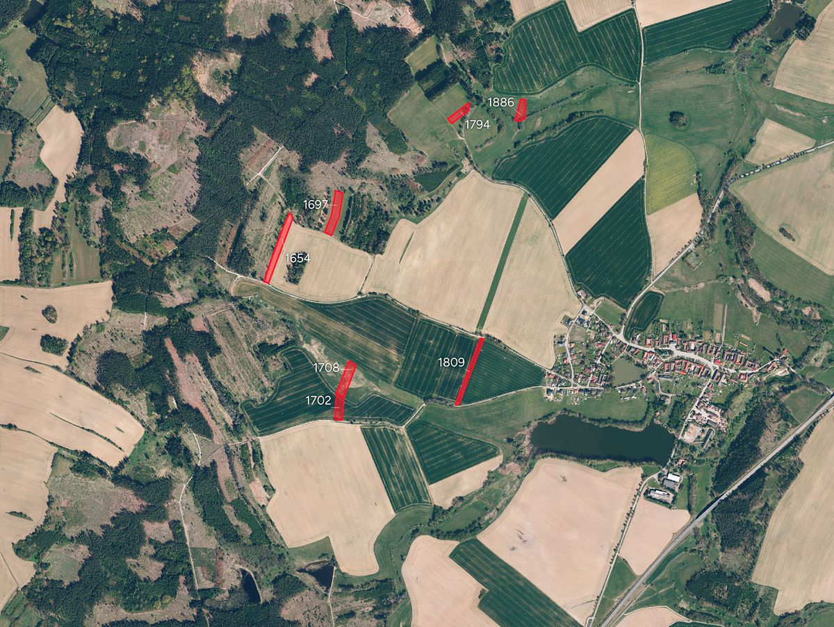 Prodej pole 28210 m², Ústrašín – fotka 1 z 3