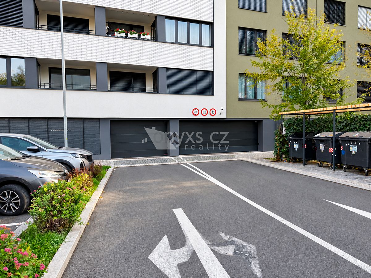 Pronájem garážového stání 12 m² – fotografie 4